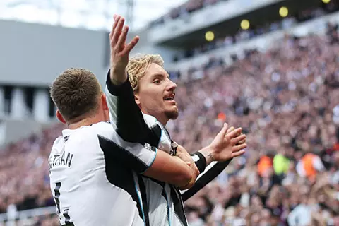 هدف تأخر 26 عاما.. فولتمايد يكتب التاريخ أمام أرسنال